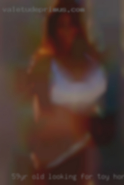 59yr old looking for toy horny milfs fun from Rockford.