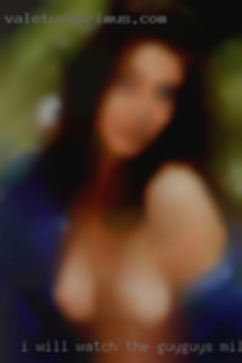 I will watch the guy/guys milfs and horny join in in Rockford.