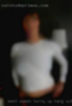 Meet women horny up hang out or somthing in Dover.