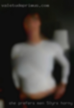 She prefers men 50yrs horny and older near Richmond BC.